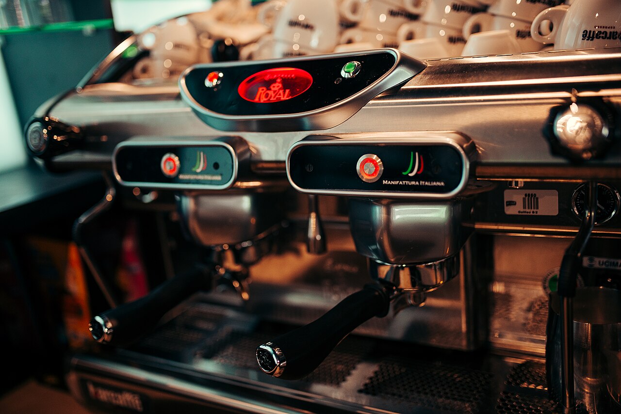 Meilleure machine à café à grain Philips 2026 : comparatif Series LatteGo et Saeco